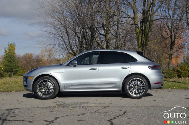 2020 Porsche Macan Turbo, profile